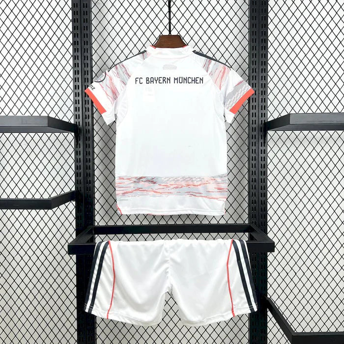 Kit Infantil Bayern de Monique 25/26 Away