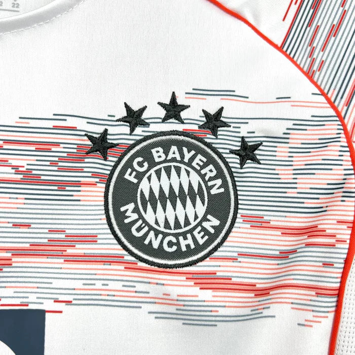 Kit Infantil Bayern de Monique 25/26 Away