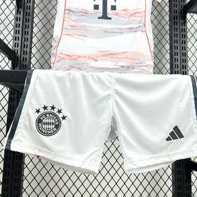 Kit Infantil Bayern de Monique 25/26 Away